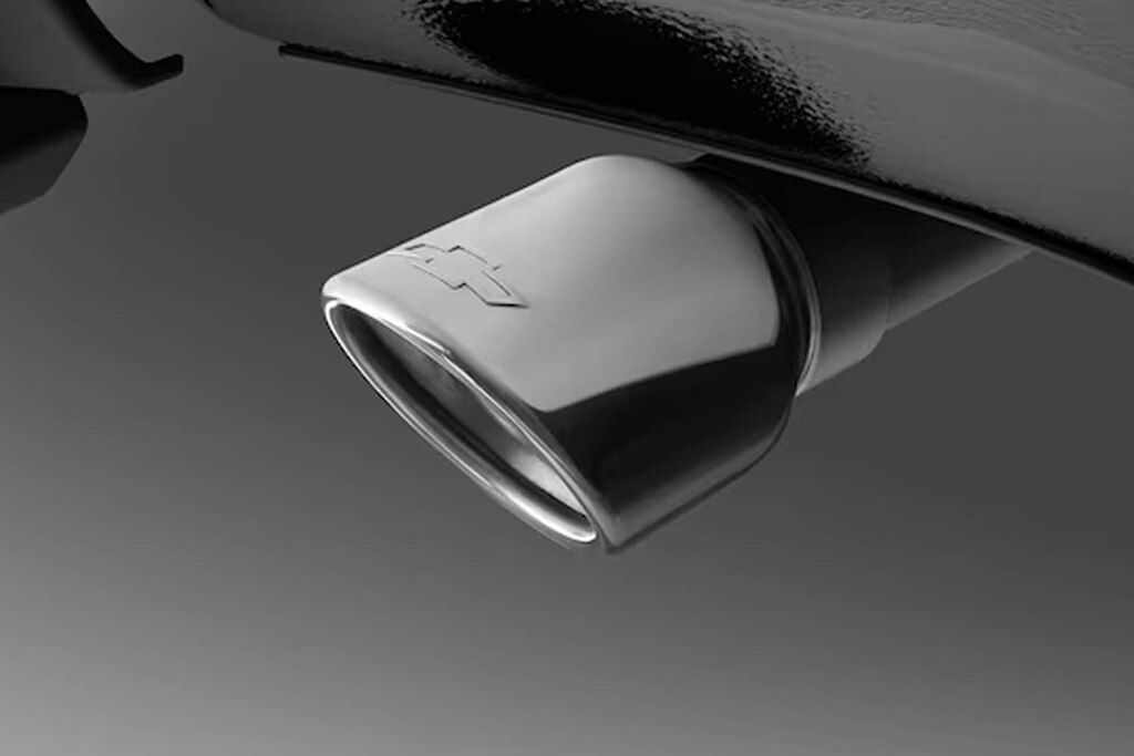 Punta de escape sencilla de 5.3L en acabado pulido con logo Chevrolet para Tahoe 2024