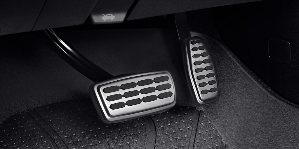 Cubierta de pedal deportiva para tu Chevrolet Silverado Turbo 2025