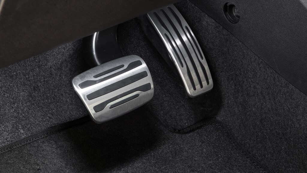 Personaliza el interior de tu Chevrolet Montana 2025 con la cubierta deportiva para pedales en aluminio